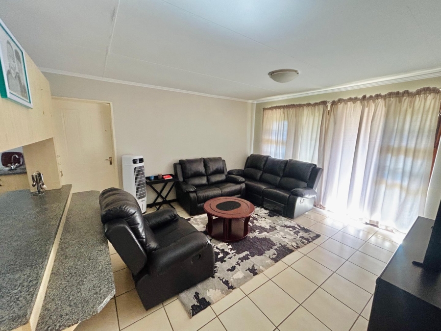 2 Bedroom Property for Sale in Langenhovenpark Free State